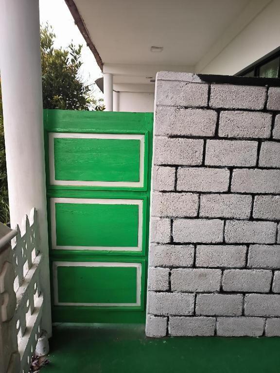 Slon White Elephant Ella Luaran gambar